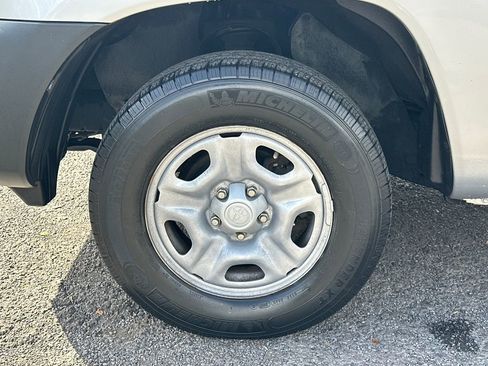 Used 2011 Toyota Tacoma 2WD Regular Cab image 11