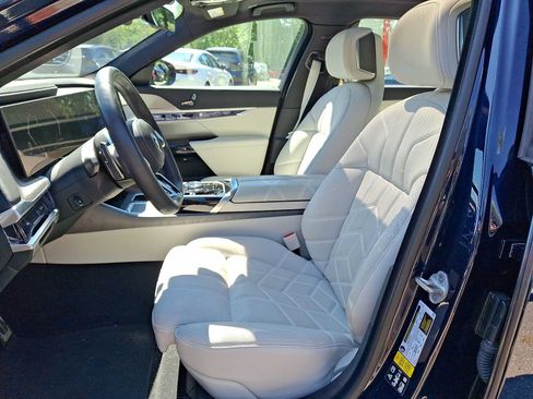Used 2024 BMW 740i xDrive w/ Executive Package AWD/4WD image 10