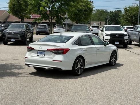Used 2024 Honda Civic Touring image 5