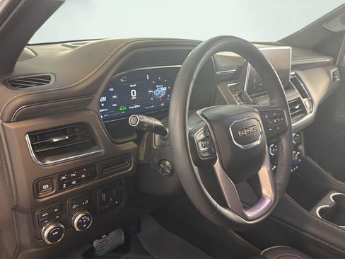 Used 2024 GMC Yukon XL SLT w/ SLT Luxury Package AWD/4WD image 12
