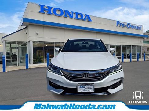 Used 2017 Honda Accord Sport image 2