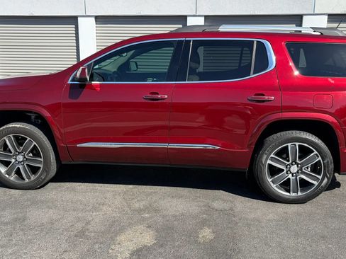 Used 2017 GMC Acadia Denali w/ Technology Package FWD image 2
