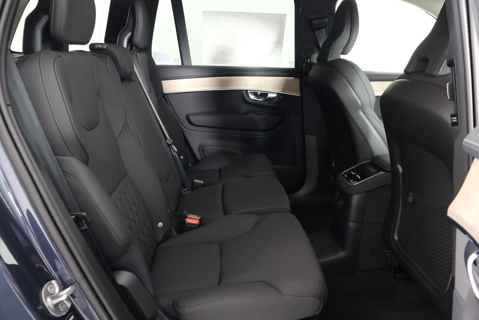 New 2026 Volvo XC90 T8 Plus w/ Protection Package AWD/4WD image 11
