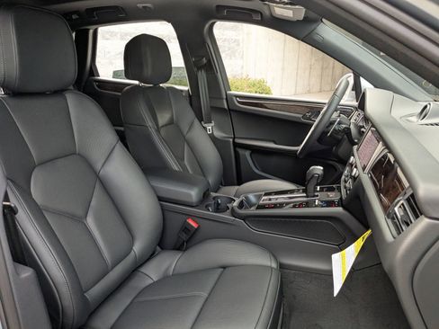Certified 2026 Porsche Macan AWD/4WD image 26