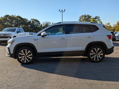 Used 2024 Volkswagen Taos SE image 6