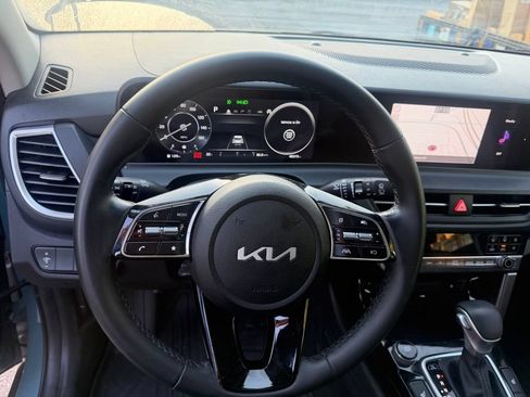 Used 2024 Kia Seltos EX FWD image 5