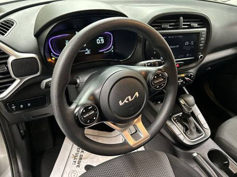 Used 2023 Kia Soul LX w/ LX Technology Package FWD image 4