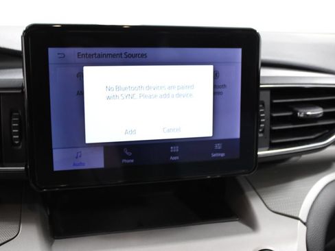 Used 2023 Ford Explorer XLT w/ Equipment Group 202A AWD/4WD image 41