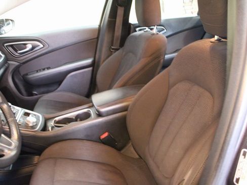 Used 2015 Chrysler 200 Limited w/ Comfort Group image 16