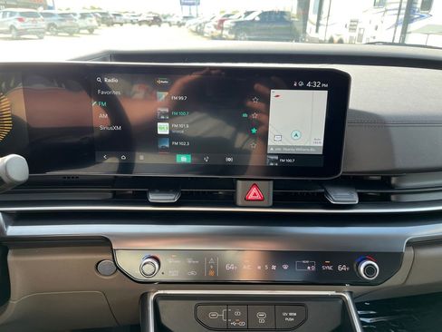 Used 2025 Kia Carnival FWD image 24