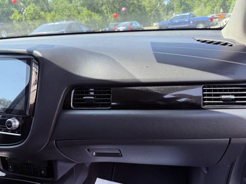 Used 2020 Mitsubishi Outlander ES FWD image 9