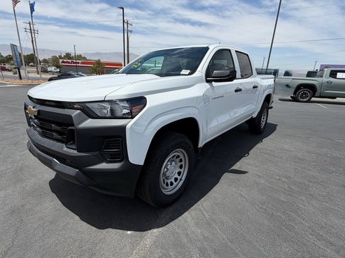 Used 2024 Chevrolet Colorado W/T RWD image 7