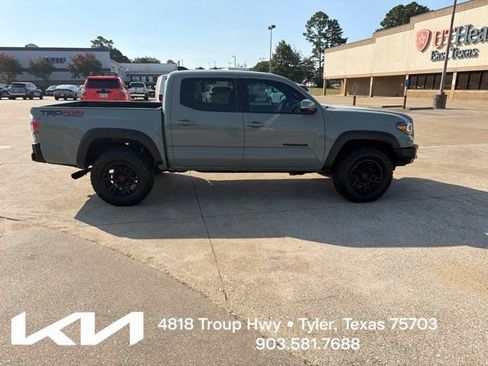 Used 2022 Toyota Tacoma TRD Off-Road AWD/4WD image 14