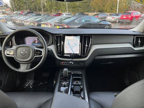 Used 2025 Volvo XC60 B5 Plus image 15