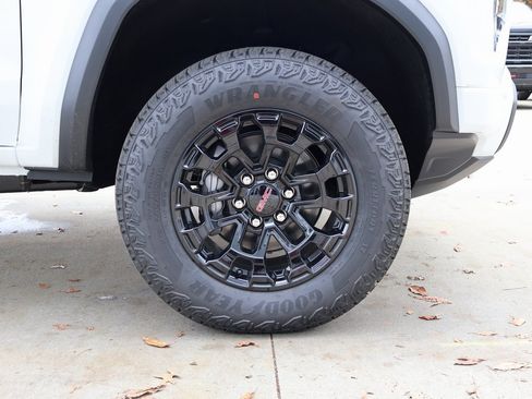 New 2026 GMC Canyon Elevation w/ Convenience Package image 42