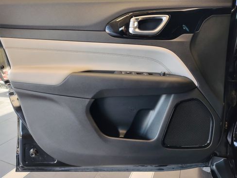 Used 2023 Jeep Compass Limited image 29