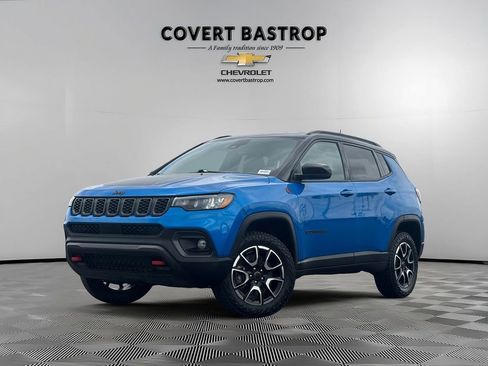 Used 2025 Jeep Compass Trailhawk AWD/4WD image 1