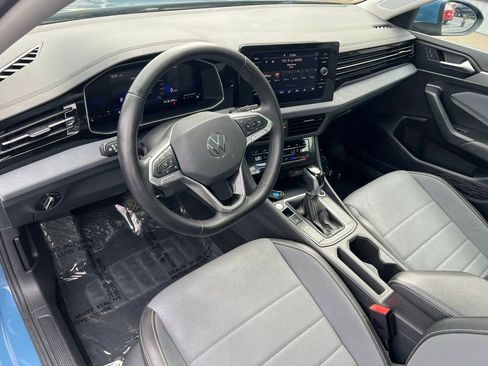 Used 2025 Volkswagen Jetta SE image 12