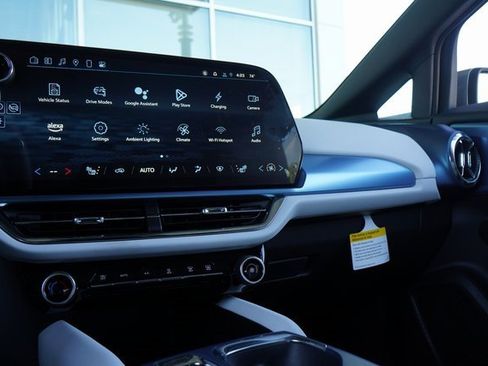 New 2025 Chevrolet Equinox EV LT image 19