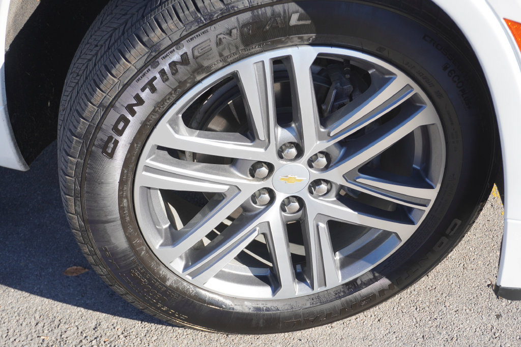 Used 2023 Chevrolet Traverse High Country w/ LPO, Floor Liner Package AWD/4WD image 2