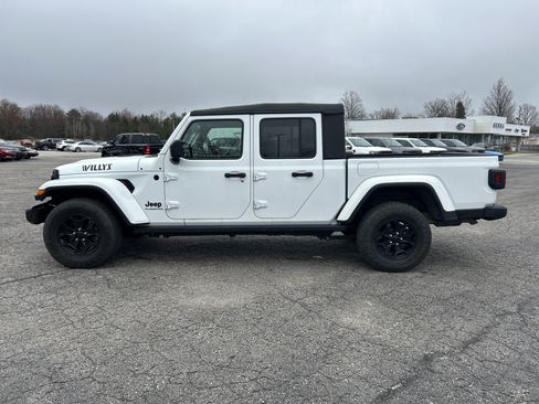 Used 2021 Jeep Gladiator Willys image 7