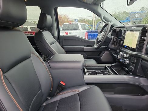 New 2026 Ford F250 Lariat w/ Black Appearance Package image 31