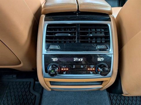 Used 2018 BMW 750i xDrive image 28