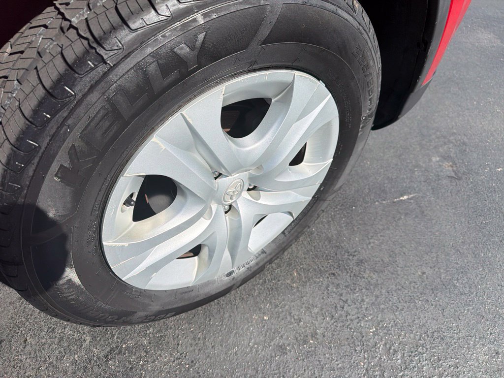 Used 2015 Toyota RAV4 LE AWD/4WD image 4