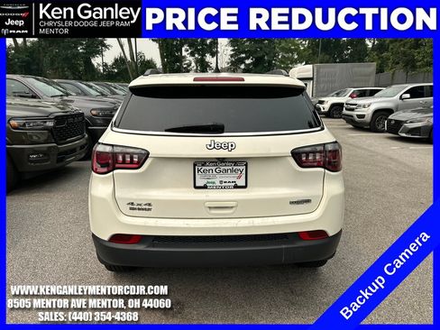 Used 2020 Jeep Compass Latitude w/ Cold Weather Group AWD/4WD image 8
