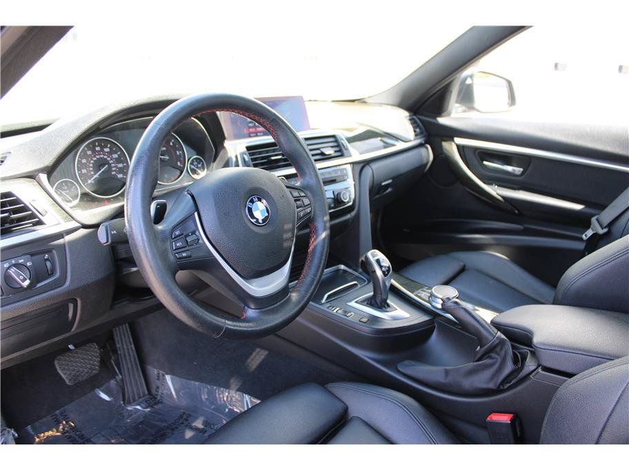 Used 2018 BMW 328d xDrive Sedan w/ Convenience Package AWD/4WD image 9