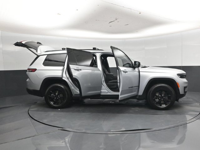 Used 2025 Jeep Grand Cherokee L Altitude RWD image 60