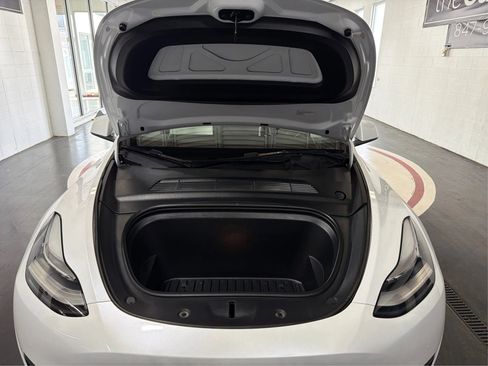 Used 2022 Tesla Model Y Long Range image 11