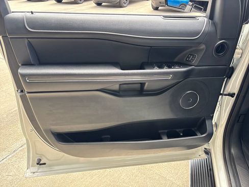 Used 2022 Ford Expedition Max XLT RWD image 15