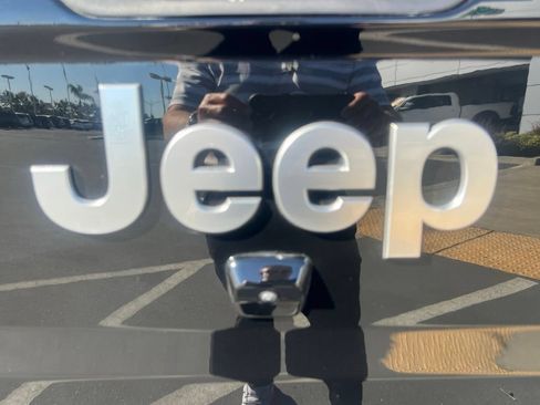 Used 2022 Jeep Gladiator Overland w/ Popular Equipment Package AWD/4WD image 16