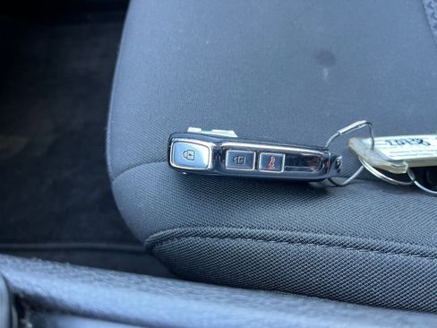 Used 2025 Kia Sportage LX image 21