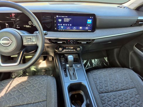 Used 2026 Nissan Kicks SV FWD image 14