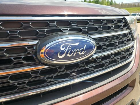 Used 2020 Ford Explorer XLT AWD/4WD image 36