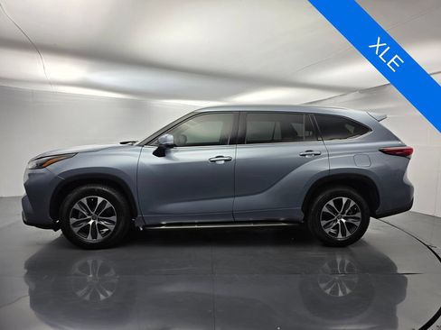 Used 2022 Toyota Highlander XLE FWD image 7