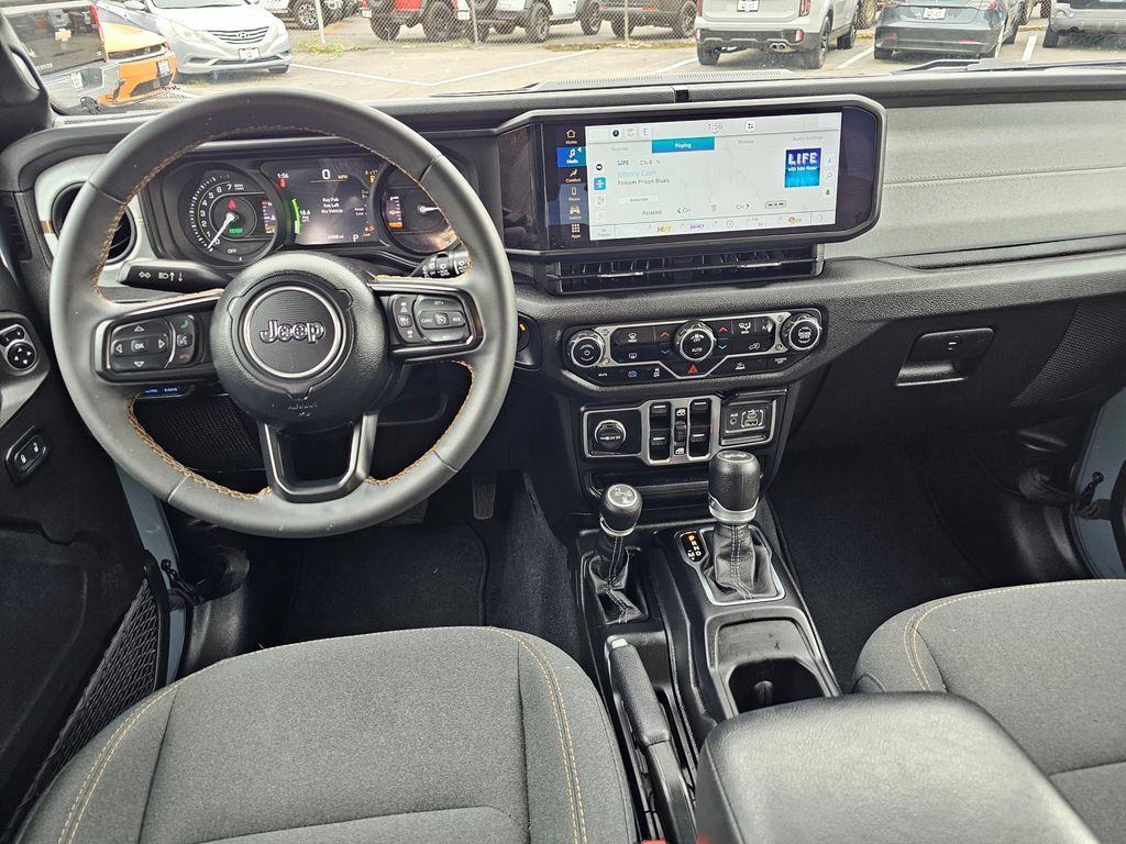 Used 2024 Jeep Wrangler Unlimited AWD/4WD image 17