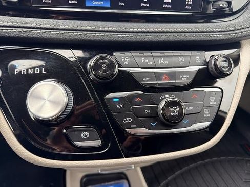Used 2022 Chrysler Pacifica Touring-L w/ Uconnect Theater Family Group AWD/4WD image 32