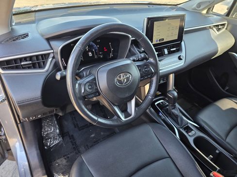 Used 2023 Toyota Corolla Cross XLE image 22