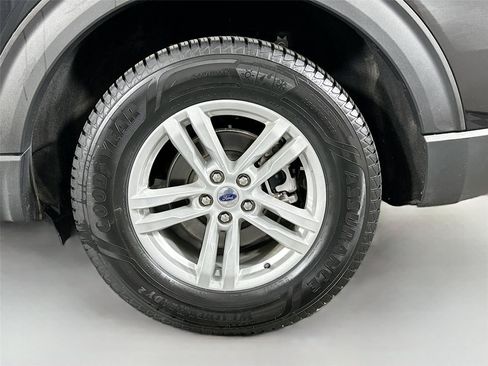 Used 2024 Ford Explorer XLT w/ Equipment Group 202A AWD/4WD image 30