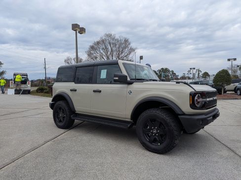 New 2025 Ford Bronco Outer Banks AWD/4WD image 2