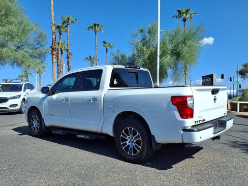 Used 2021 Nissan Titan SV w/ SV Convenience Package RWD image 9