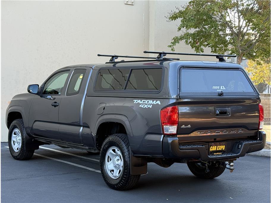 Used 2017 Toyota Tacoma SR AWD/4WD image 4