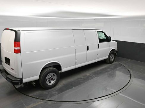 New 2026 GMC Savana 3500 Extended RWD image 25