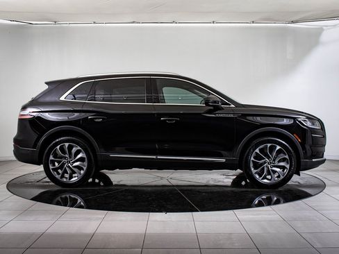 Used 2022 Lincoln Nautilus Reserve w/ Equipment Group 201A image 11