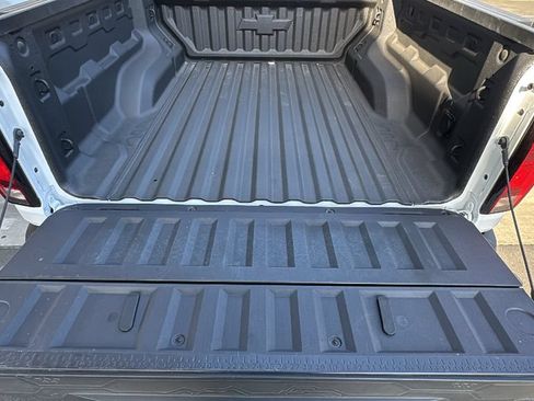 Used 2025 Chevrolet Colorado ZR2 w/ Technology Package AWD/4WD image 27