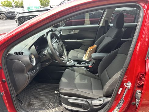 Used 2024 Kia Forte LXS w/ LXS Technology Package FWD image 6