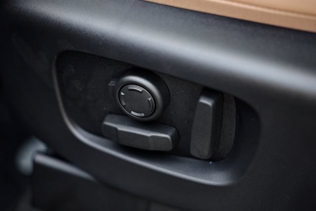 New 2026 Land Rover Discovery Limited Edition AWD/4WD image 28